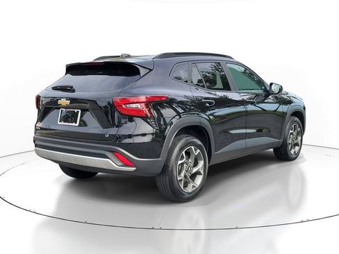 Used 2025 Chevrolet Trax LT w/ Driver Confidence Package FWD image 4