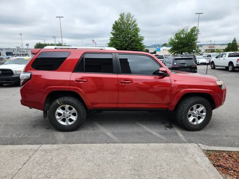 Used 2018 Toyota 4Runner SR5 Premium AWD/4WD image 6