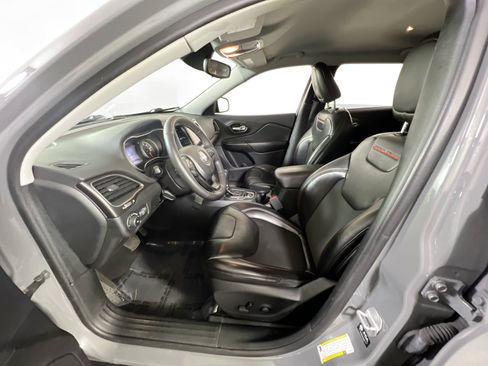 Used 2022 Jeep Cherokee Trailhawk AWD/4WD image 20