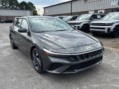 New 2025 Hyundai Elantra Sport image 7