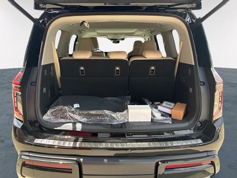 New 2025 Nissan Armada Platinum w/ Convenience Package RWD image 6
