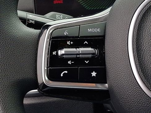 Certified 2025 Kia Sorento LX FWD image 17
