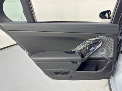 Used 2023 BMW i7 xDrive60 w/ Executive Package 2 AWD/4WD image 58