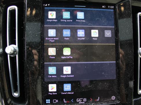 Used 2023 Volvo XC40 B5 Plus image 17