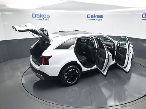 Used 2024 Kia Sorento S w/ Panoramic Sunroof Package image 60