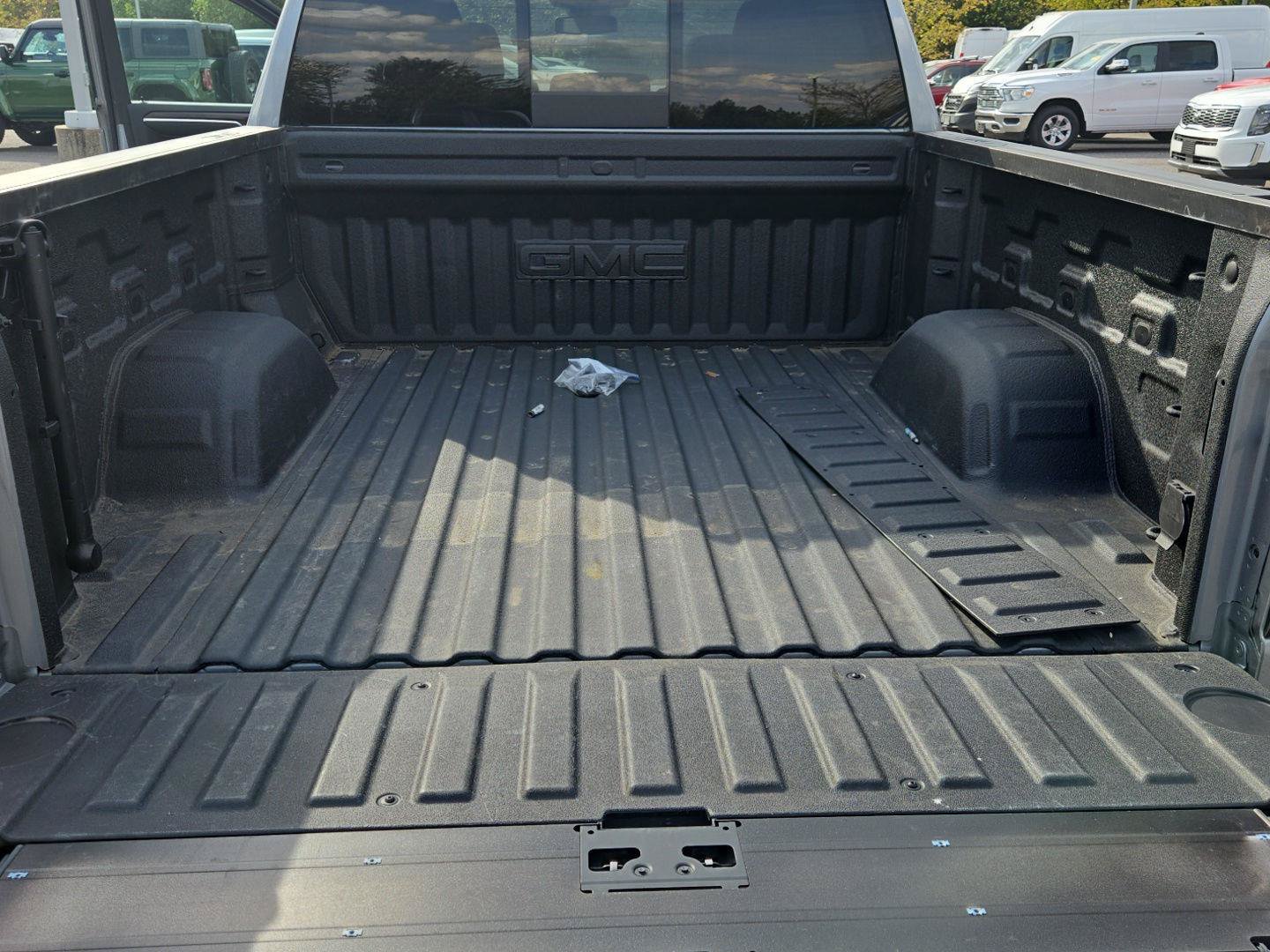 Used 2023 GMC Sierra 1500 SLT w/ SLT Premium Package AWD/4WD image 14