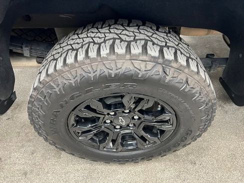 Used 2022 Chevrolet Silverado 1500 ZR2 w/ Technology Package image 17