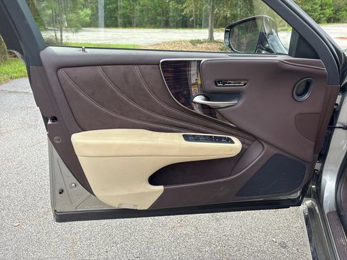 Used 2018 Lexus LS 500 w/ Interior Upgrade Package RWD image 3