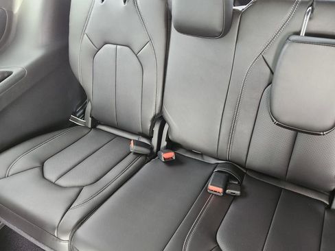 New 2026 Chrysler Pacifica Select w/ S Appearance Package image 11