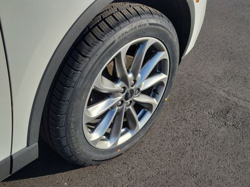 Used 2022 Lincoln Corsair AWD w/ Premium Package image 5