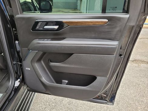 Used 2026 Chevrolet Suburban High Country RWD image 11