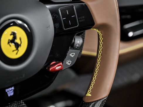 Used 2024 Ferrari SF90 Spider image 31