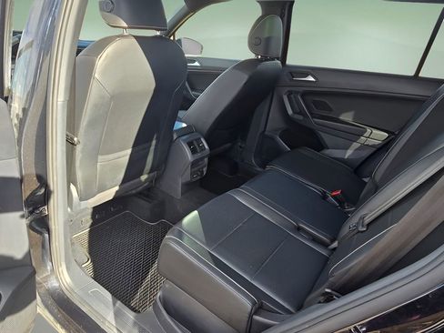 Used 2021 Volkswagen Tiguan SE R-Line image 15
