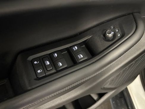 Used 2023 Jeep Grand Cherokee Limited w/ Luxury Tech Group II AWD/4WD image 11