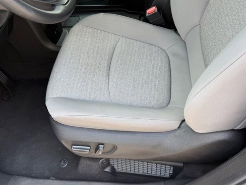 Used 2026 Toyota Sienna LE FWD image 17