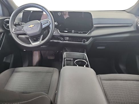 Used 2025 Chevrolet Equinox LT FWD image 9
