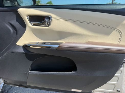 Used 2013 Toyota Avalon Limited w/ Technology Pkg FWD image 16