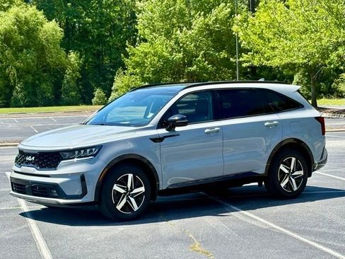 Used 2022 Kia Sorento EX w/ Panoramic Sunroof Package FWD image 2