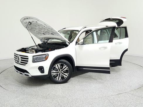 Certified 2025 Mercedes-Benz GLB 250 4MATIC w/ Exclusive Package image 6