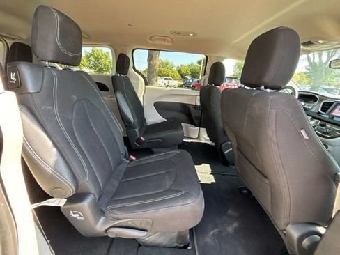 Used 2023 Chrysler Voyager LX FWD image 9