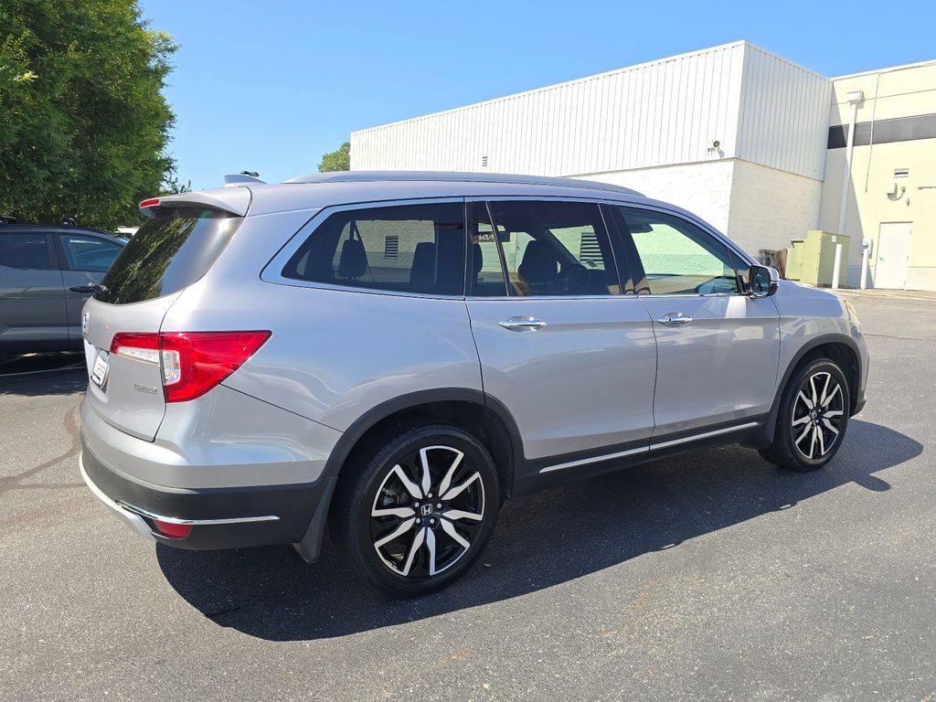 Used 2019 Honda Pilot Touring image 3