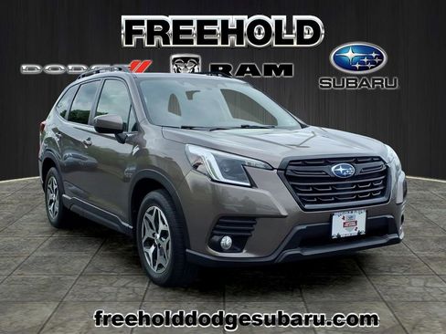 Certified 2023 Subaru Forester Premium AWD/4WD image 1