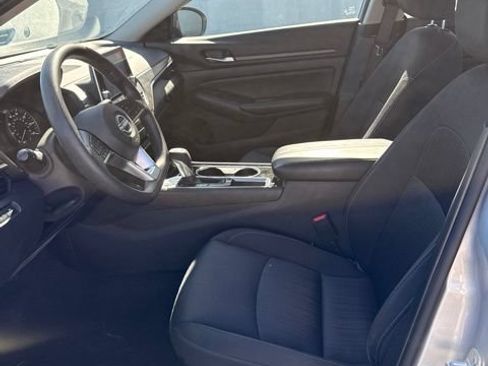 Used 2024 Nissan Altima 2.5 SV FWD image 12
