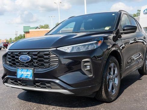 Used 2023 Ford Escape ST-Line Select w/ Tech Pack #2 AWD/4WD image 2