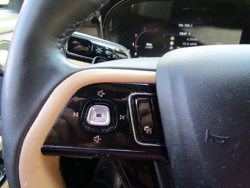 Used 2022 Lincoln Corsair Reserve w/ Equipment Group 201A image 25