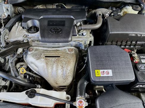 Used 2017 Toyota Camry SE image 9