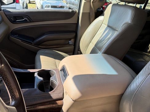 Used 2015 Chevrolet Suburban LT image 6