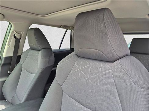 Used 2019 Toyota RAV4 XLE FWD image 4