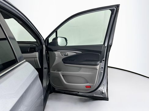 Used 2017 Honda Pilot EX image 32