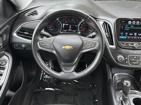 Used 2017 Chevrolet Malibu LT image 14