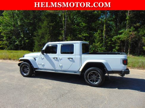 Used 2023 Jeep Gladiator Overland AWD/4WD image 6