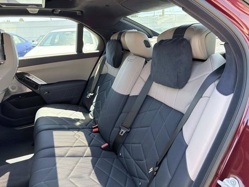 Used 2025 BMW 760i xDrive w/ Executive Package AWD/4WD image 34
