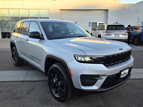 New 2025 Jeep Grand Cherokee Altitude image 6