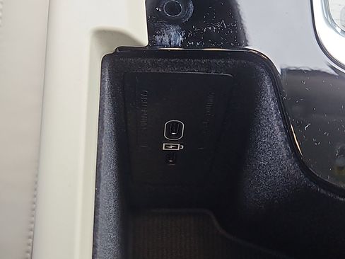 New 2026 Volvo XC60 B5 Ultra w/ Protection Package Premier image 8