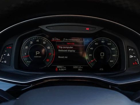 Used 2021 Audi Q7 3.0T Premium image 26