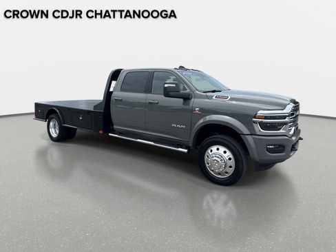 Used 2026 RAM 5500 4x4 Crew Cab w/ Laramie Trim Package image 2