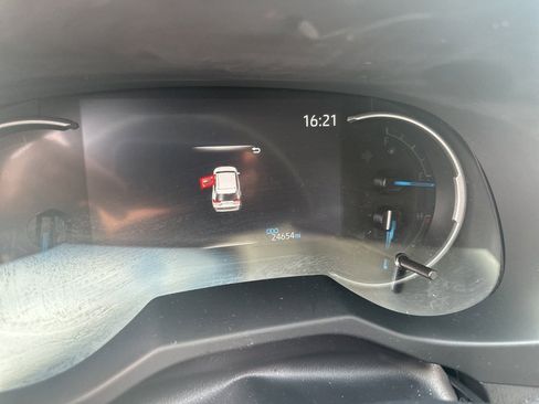 Used 2024 Toyota RAV4 XLE w/ Convenience Package image 7