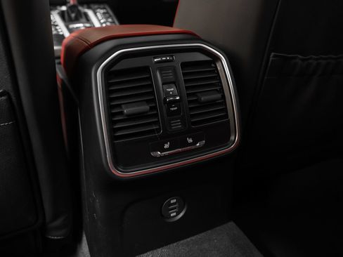 Certified 2019 Porsche Macan AWD/4WD image 40