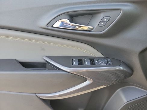 Used 2024 Chevrolet Trax ACTIV w/ Sunroof Package image 15