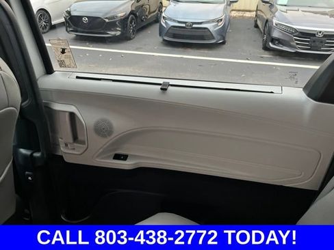 Used 2026 Toyota Sienna XLE FWD image 16