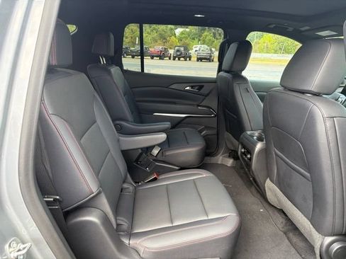 Used 2024 Chevrolet Traverse Z71 AWD/4WD image 5