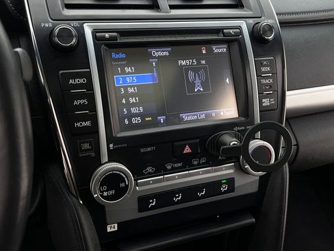 Used 2014 Toyota Camry SE w/ Leather Package image 20