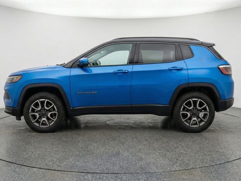 Used 2025 Jeep Compass Trailhawk image 5
