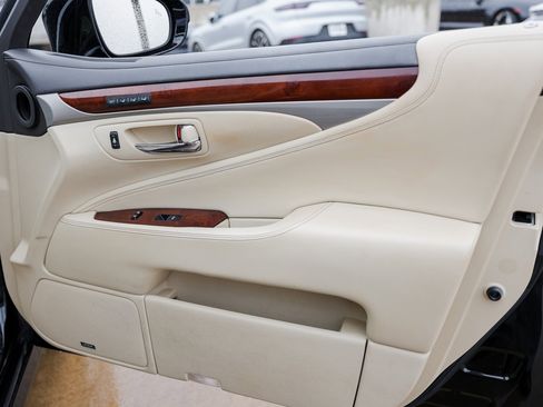 Used 2013 Lexus LS 460 image 28