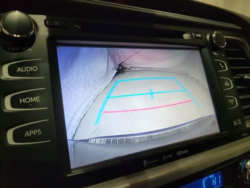 Used 2016 Toyota Highlander XLE image 11