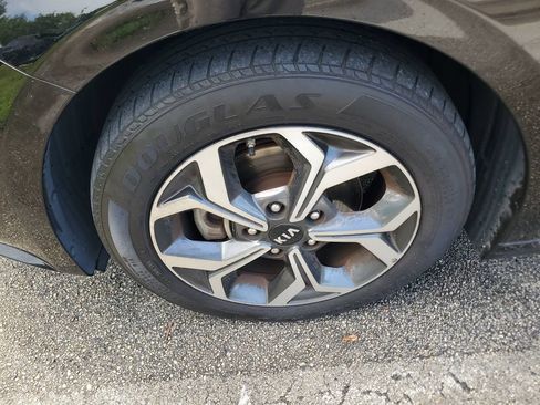 Used 2020 Kia Forte LXS FWD image 3